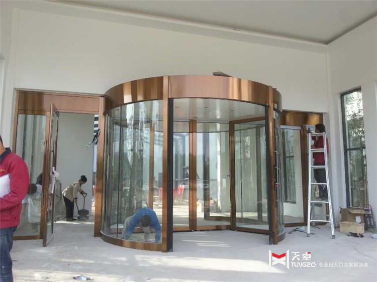 當酒店旋轉門壞了應該怎么做？不是維修